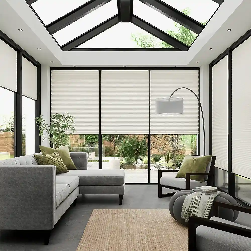 Kış Bahçesi İçin Isı Yalıtımlı Plise Perde – Şıklık ve Konfor Bir Arada