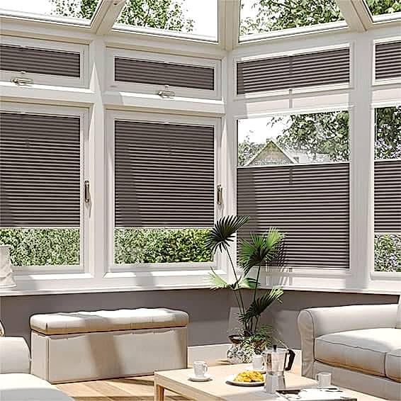 Kış Bahçesi İçin Isı Yalıtımlı Plise Perde – Şıklık ve Konfor Bir Arada