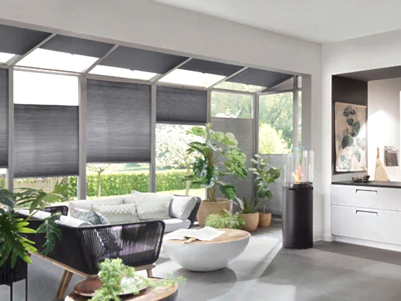 Kış Bahçesi İçin Isı Yalıtımlı Plise Perde – Şıklık ve Konfor Bir Arada